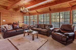 Smart TV, fireplace, video games, table football - The Lakehouse Cabin - Located close to the Lake! NEW Hot tub, Smart TV, and WiFi! (Big Bear Lake)
