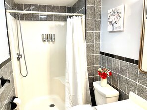 Combined shower/bathtub