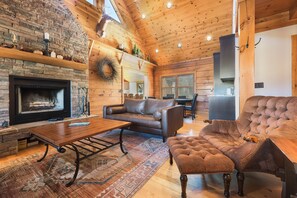 Televisio, takka, DVD-soitin, pöytätennispöytä