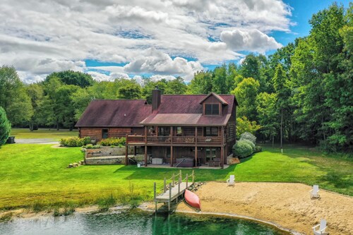 11 Acre Wood - Cabin getaway - fishing/swimming pond - hot tub