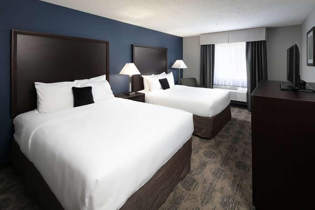 Budget-Friendly Accommodations with Free Parking, Wifi, and Pool