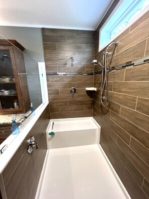 Combined shower/tub, hair dryer, towels, soap