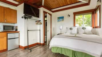 1 bedroom, iron/ironing board, travel cot, free WiFi