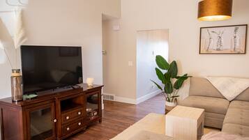 Smart TV, table tennis