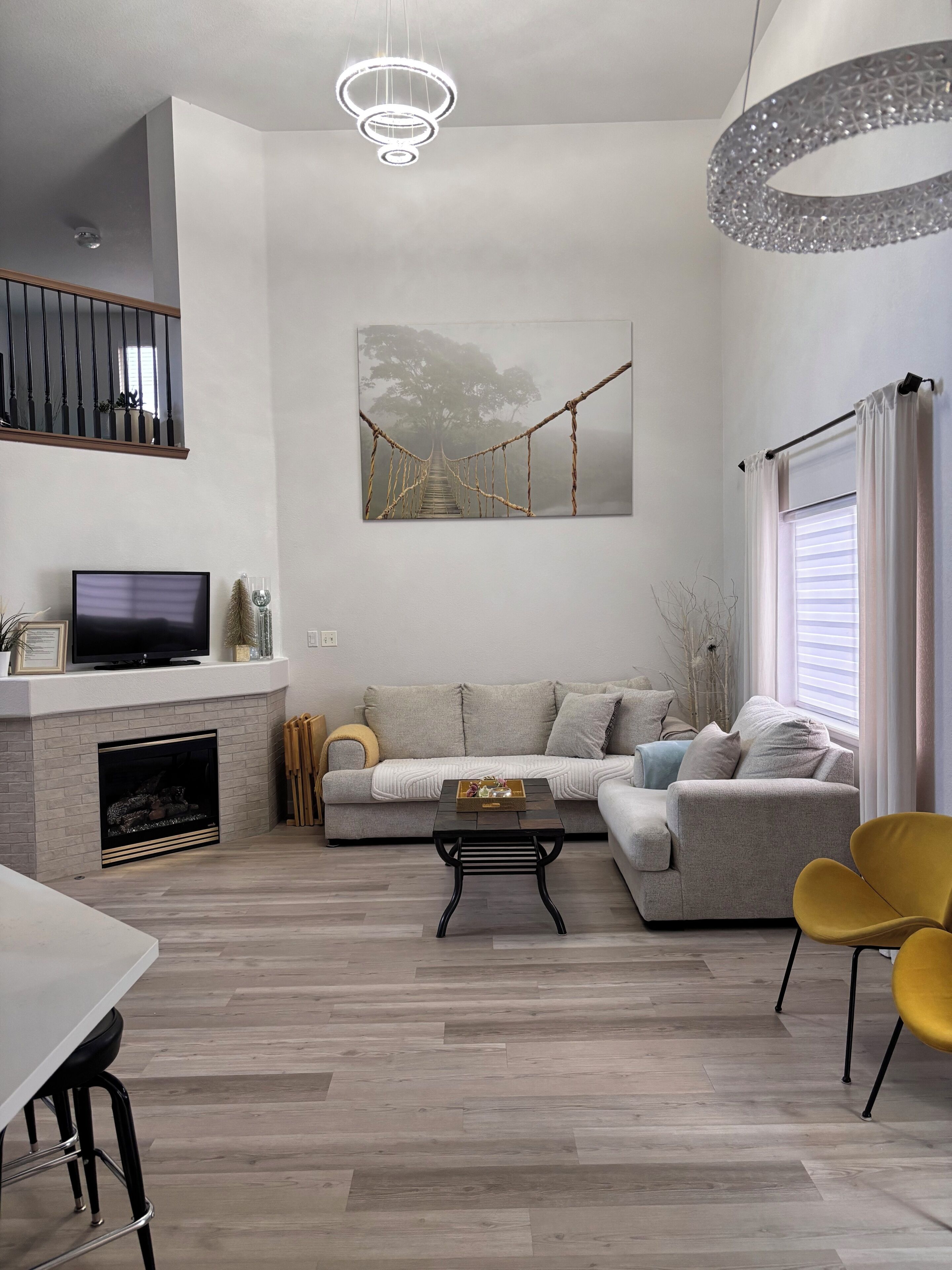 Smart TV, fireplace