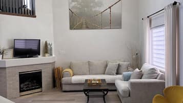 Smart TV, fireplace