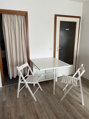 Dining - (ROD32) Holiday apartment "Schneider" - Holiday apartment "Schneider" up to 3 persons (Timmendorfer Strand)