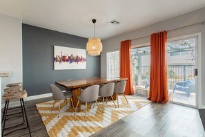 Dining - Cozy 2/2/.5 Townhome just 3 miles from Vegas Strip (Las Vegas)