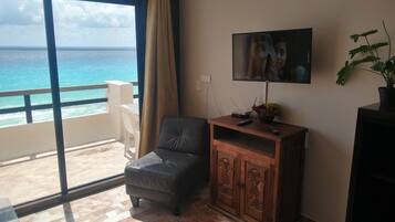 TV connectée, livres, écrans d'ordinateur