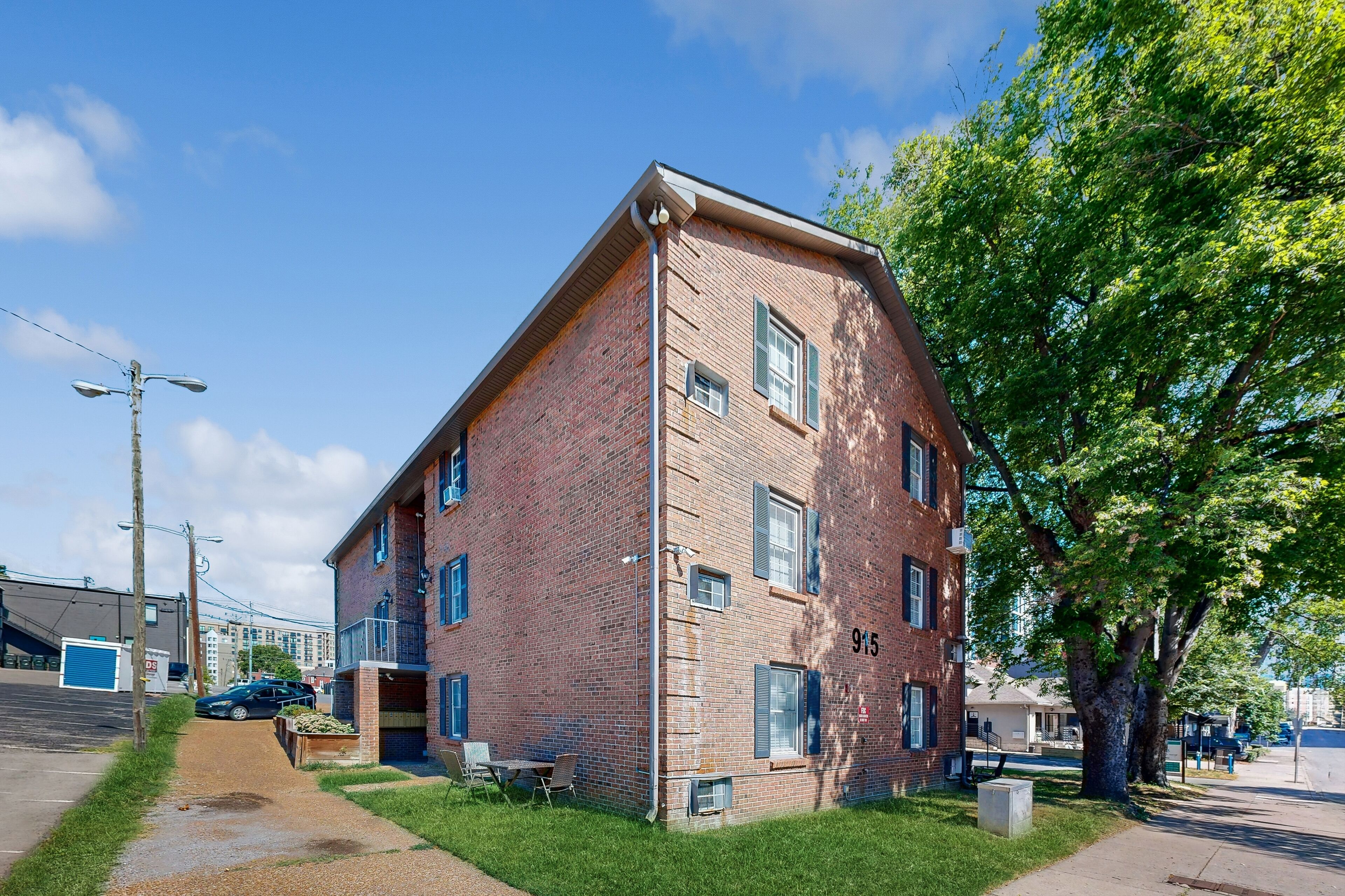 Modern Music Row Getaway | Walk to Broadway, The Gulch & Vanderbilt