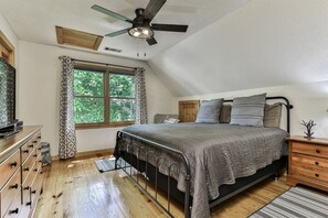 6 slaapkamers, een strijkplank/strijkijzer, gratis wifi, beddengoed