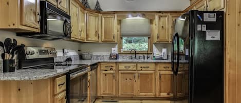 Fridge, oven, stovetop, dishwasher