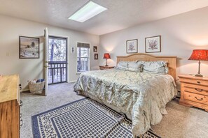 5 bedrooms, desk, iron/ironing board, free internet