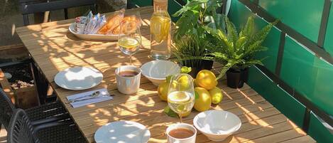 屋外ダイニングエリア