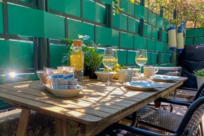 Unclassified image, 4 of 19, button