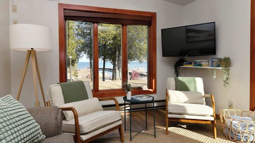 Waters End Cottage: Lake Michigan Waterfront
