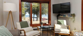 Waters End Cottage: Lake Michigan Waterfront
