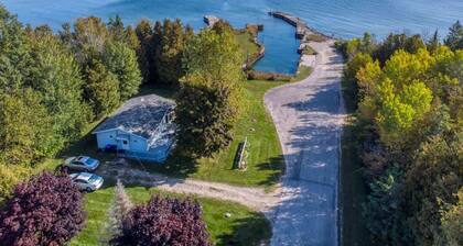 Waters End Cottage: Lake Michigan Waterfront