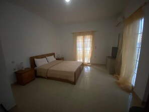 3 quartos, ferros/tábuas de passar roupa, Wi-Fi, roupa de cama