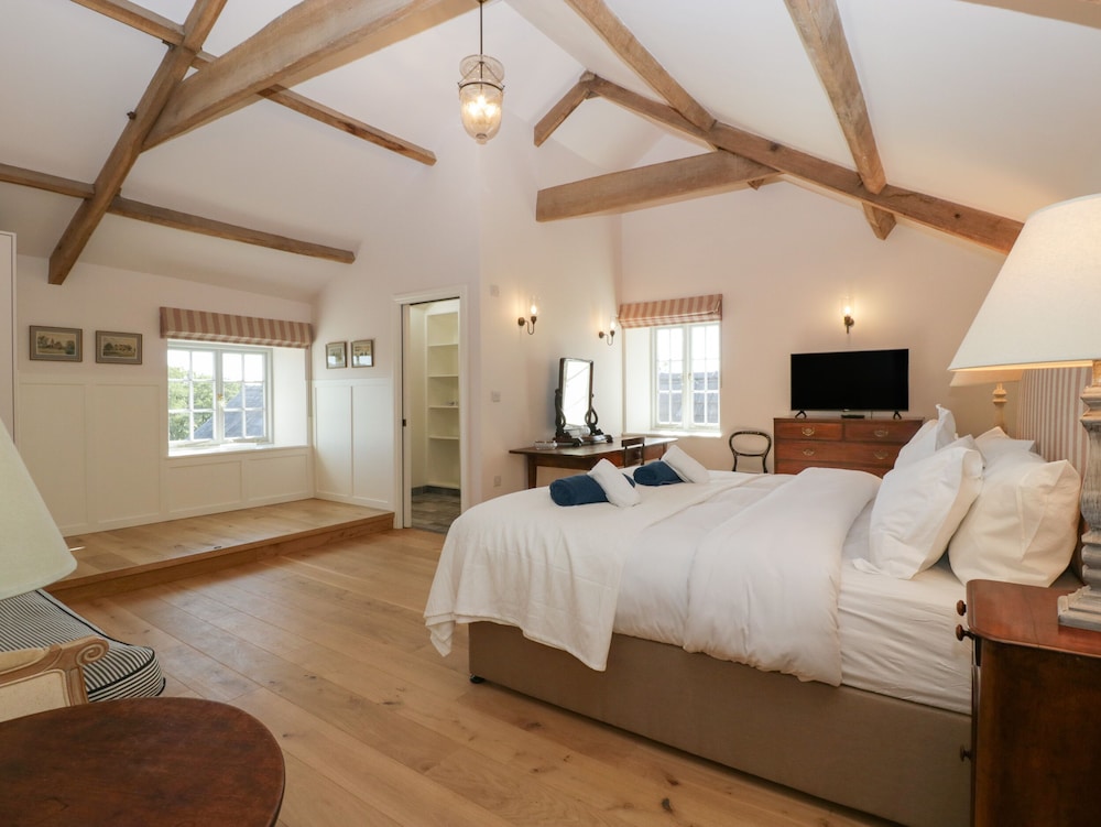 PENTWYN FARM, pet friendly, character holiday cottage in Abergavenny