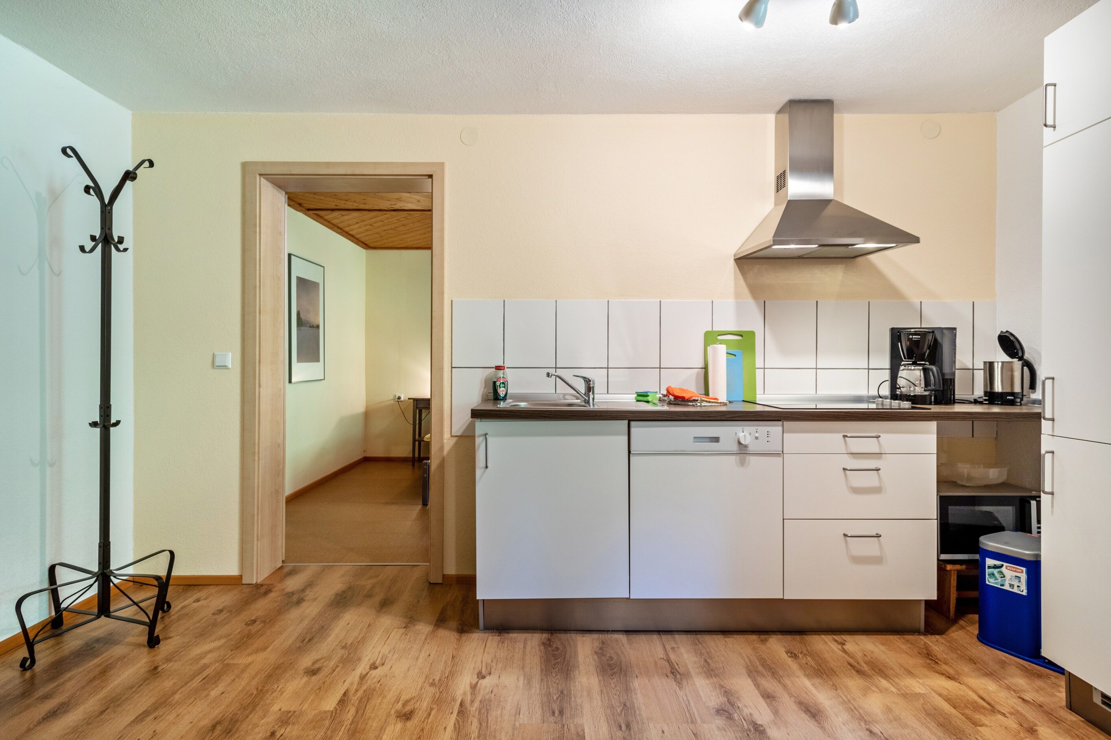 Réfrigérateur, micro-ondes, plaque de cuisson, lave-vaisselle