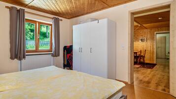 1 bedroom, free WiFi, bed sheets