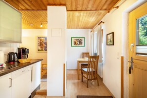 Réfrigérateur, micro-ondes, plaque de cuisson, lave-vaisselle