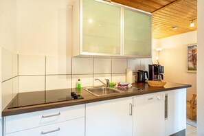 Fridge, microwave, stovetop, dishwasher - Apartment "Marie" with Garden & Wi-Fi (Weiler-Simmerberg)