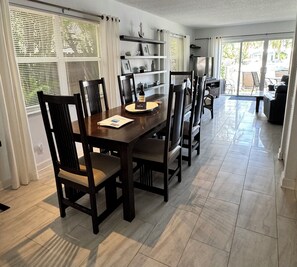 Dining - Water front condo with pool. Beautiful view. Walk to the beach. (Pompano Beach)