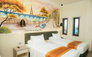 Minibar, tabla de planchar con plancha, wifi gratis y ropa de cama 