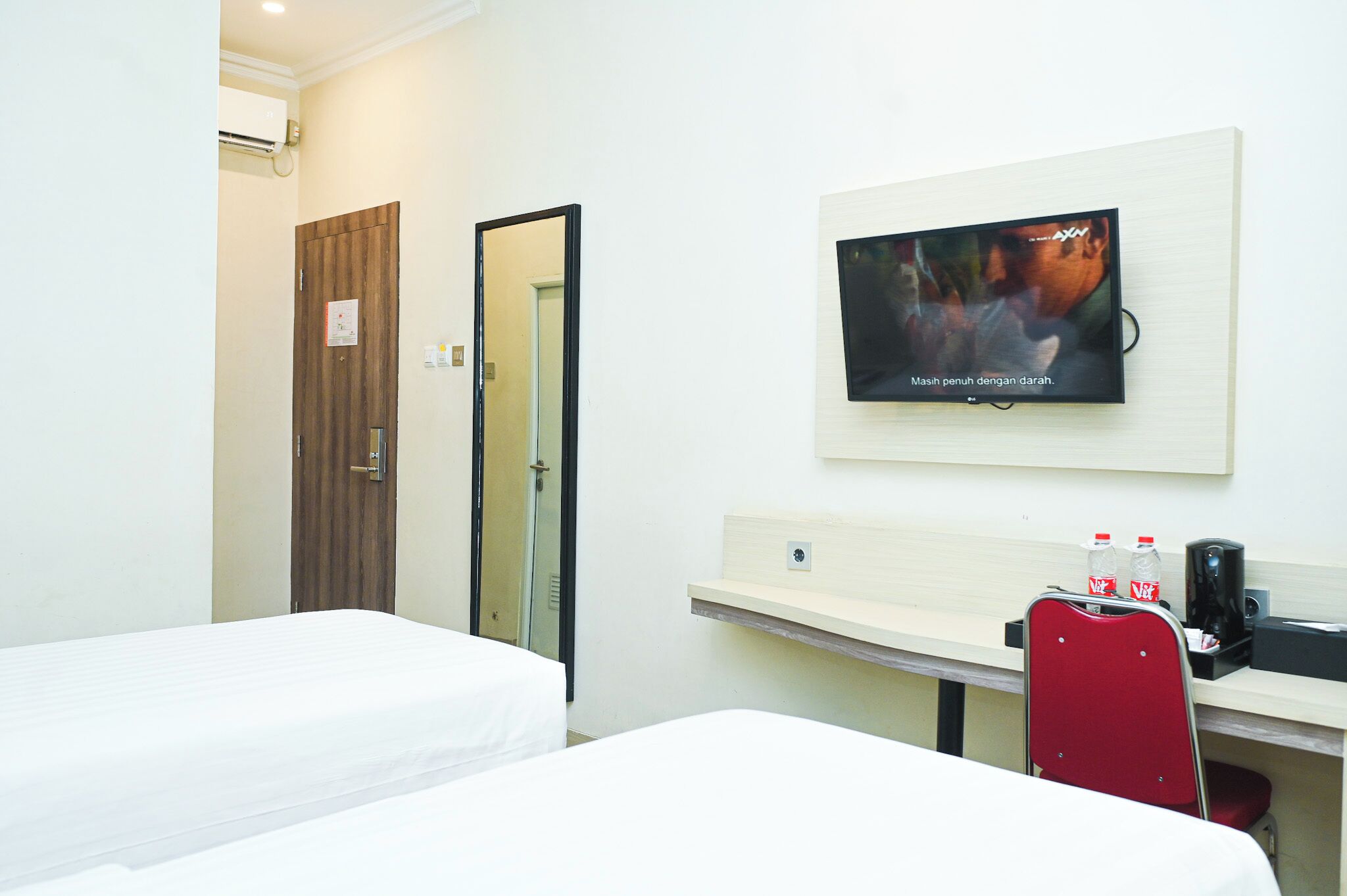 Superior Twin Room | Minibar, iron/ironing board (on request), WiFi (free), bed sheets