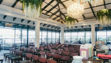 Daily buffet breakfast (IDR 75000 per person)