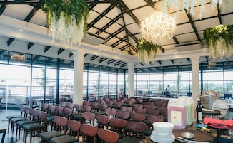 Desayuno buffet diario (IDR 75000 por persona)