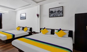 Desk, iron/ironing board - Itsy Hotels Coastal Grand De Heritage (Vanur)