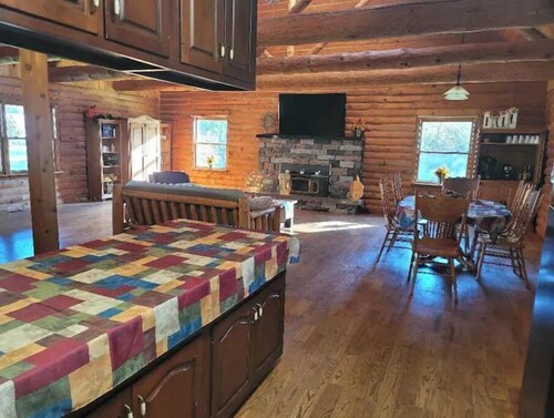 FriendsGiving Getaway : Sleeps 11 - Bar Room - Game Room - Handicap Accessible 