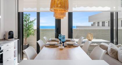 Penthouse sea front views and pool 100m beach