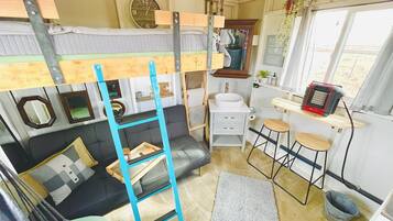1 bedroom, desk, bed sheets