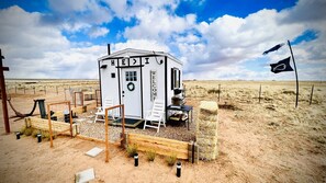 Exterior - Star Gazer Cabin #2 on Route 66 (Sun Valley)