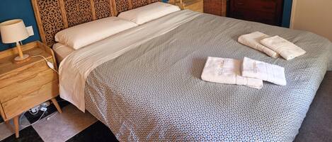 3 bedrooms, iron/ironing board, WiFi, bed sheets