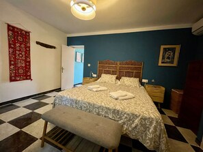 3 chambres, fer et planche à repasser, Wi-Fi, literie fournie