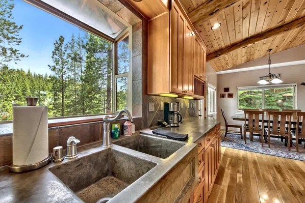 Fridge, microwave, oven, stovetop - Back Yard Trails, Forest Land, Hot Tub, Game Room (South Lake Tahoe)
