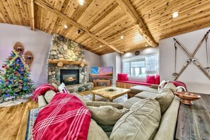 Smart TV, fireplace, DVD player, video library - Back Yard Trails, Forest Land, Hot Tub, Game Room (South Lake Tahoe)