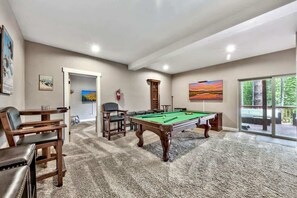 Games room - Back Yard Trails, Forest Land, Hot Tub, Game Room (South Lake Tahoe)