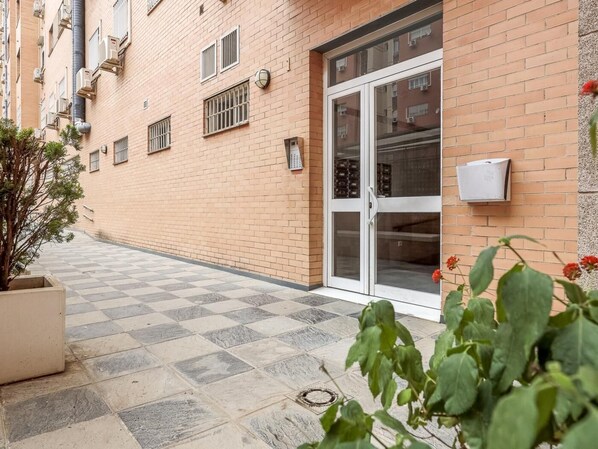 Exterior detail - Renovated apartment in Seville Macarena neighborhood near Miraflores park (Sevilla)