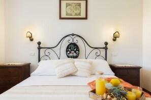 1 bedroom, iron/ironing board, travel cot, free WiFi