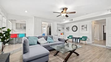 Televisión y chimenea