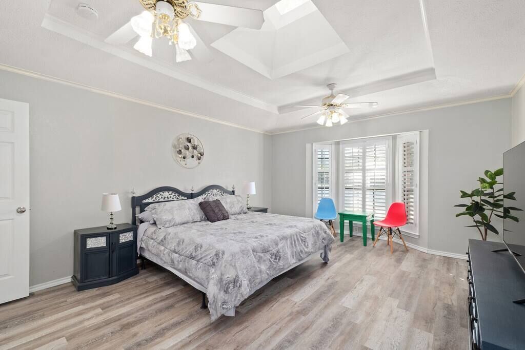 5 多间卧室、办公桌、熨斗/熨衣板、旅行婴儿床