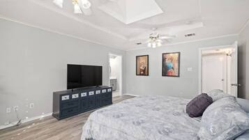 5 bedrooms, desk, iron/ironing board, travel cot