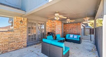 Pool & hot SPA, 5 Bed 3.5 Bath sleep 16 people