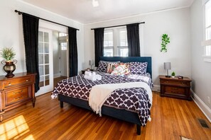 2 bedrooms, desk, iron/ironing board, travel cot